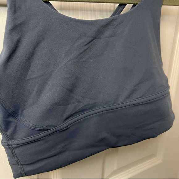 Navy Blue Sports Bra with Wide Shoulder Straps and Moisture-Wicking Fabric - Picture 2 of 5